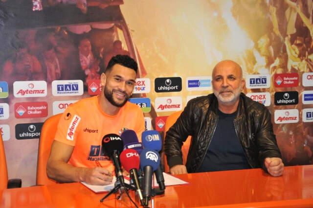 Alanyaspor, Steven Caulker'i Renklerine Bağladı