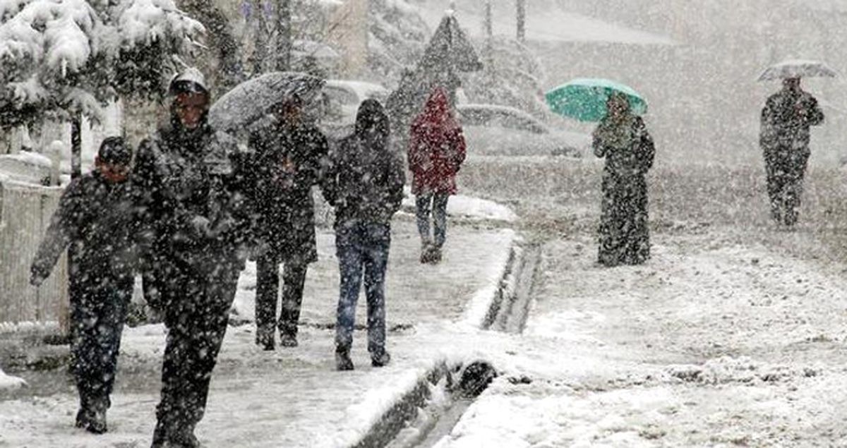 İstanbul'da Başlayan Kar Yağışı Sonrası Meteoroloji'den Fırtına Uyarısı