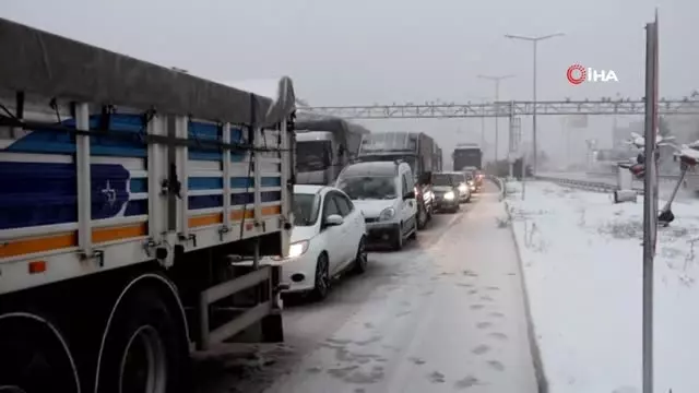 İzmir-Ankara Karayolu 5 Saattir Kapalı İzmir-Ankara Karayolu 5 Saattir Kapalı