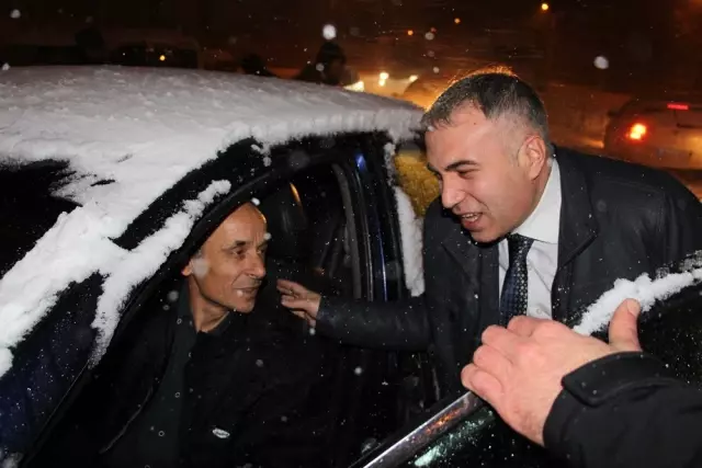 İzmir-Ankara Karayolu 5 Saattir Ulaşıma Kapalı İzmir-Ankara Karayolu 5 Saattir Ulaşıma Kapalı