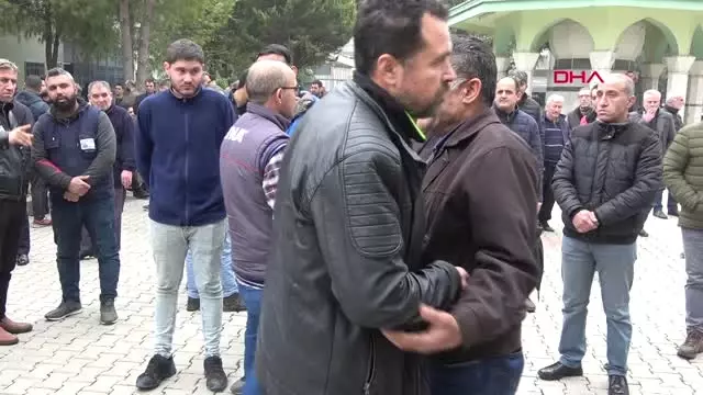 İzmir İzmir'de Ördek Avında Kayık Battı 3 Kişi Öldü, 1 Kişi Kurtarıldı İzmir İzmir'de Ördek Avında Kayık Battı 3 Kişi Öldü, 1 Kişi Kurtarıldı