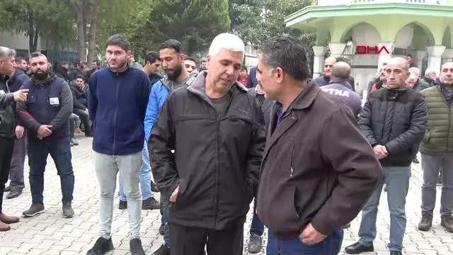 İzmir İzmir'de Ördek Avında Kayık Battı 3 Kişi Öldü, 1 Kişi Kurtarıldı İzmir İzmir'de Ördek Avında Kayık Battı 3 Kişi Öldü, 1 Kişi Kurtarıldı
