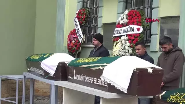İzmir İzmir'de Ördek Avında Kayık Battı 3 Kişi Öldü, 1 Kişi Kurtarıldı İzmir İzmir'de Ördek Avında Kayık Battı 3 Kişi Öldü, 1 Kişi Kurtarıldı