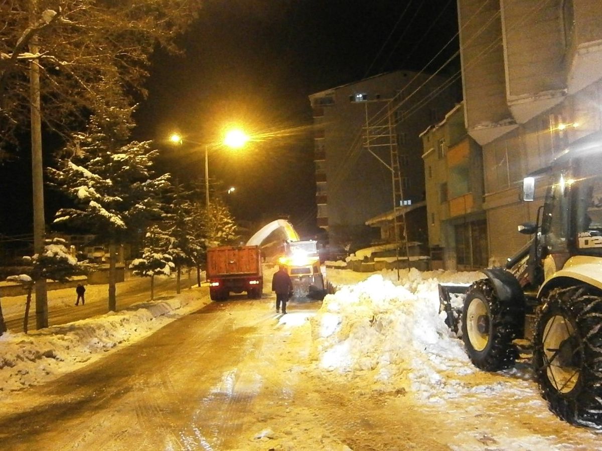 Kaymakam Özkan, Kar Temizleme Çalışmalarını İnceledi