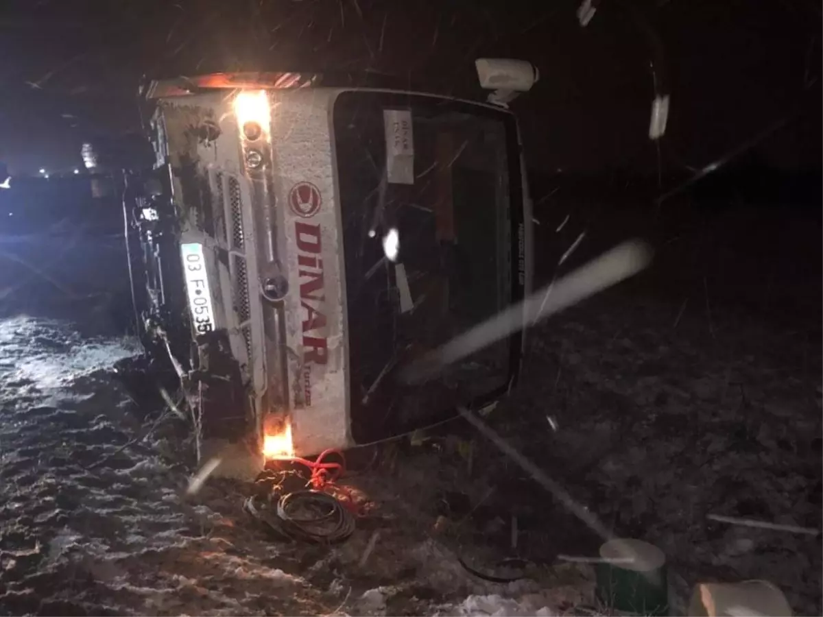 Öğrencileri Taşıyan Midibüs Devrildi: 13 Yaralı