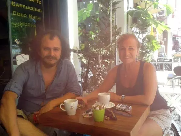 Sokak Hayvanlarına Mama Bırakan Hemşireye Otomobil Çarptı (2) Sokak Hayvanlarına Mama Bırakan Hemşireye Otomobil Çarptı (2)