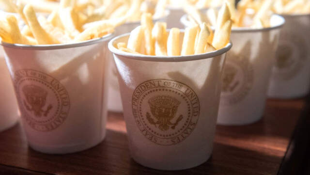 Trump, Hükümetin Kapanması Nedeniyle Konuklarına Hamburger Ismarladı