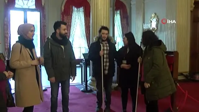 Türkiye'nin Sayılı Rehberlerinden... Görme Engelliler İçin Betimleyerek Anlatıyor