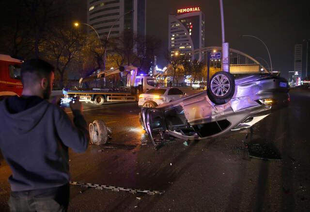 Voleybol Takımını Taşıyan Otobüs Zincirleme Kazaya Karıştı, Devrilen Aracın içkili Şoförü Ambulanstan Kaçtı
