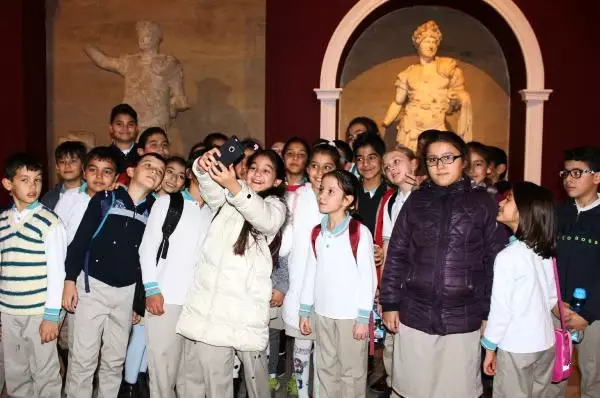 Antalya'da 'Müzede Selfie Günü' Etkinliğine Büyük İlgi