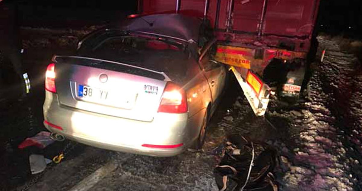 Buzlanan Yoldaki Trafik Kazası Faciayla Sonuçlandı! Uzman Çavuş ve Ailesi Hayatını Kaybetti