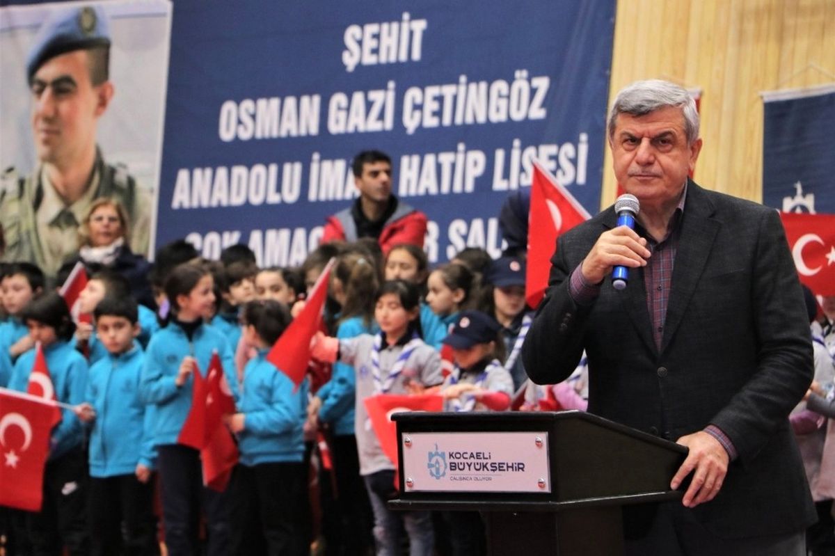 Derince'de Tamamlanan Spor Salonu Açıldı