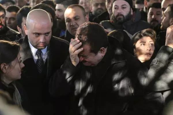 Geniş Haber) İbrahim Tatlıses Annesini Son Yolculuğa Uğurladı