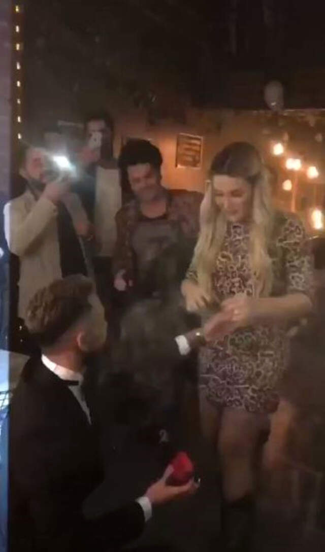 Gökhan Çıra, Sevgilisi Selin Ciğerci'ye Evlilik Teklifi Etti