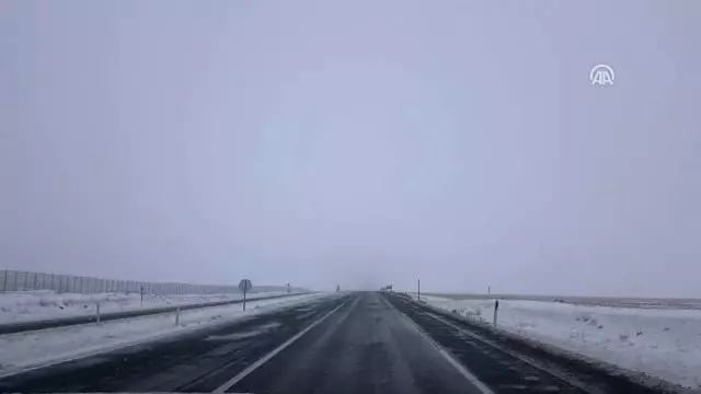 Köy Yollarını Açık Tutmak İçin Canla Başla Çalışıyorlar'