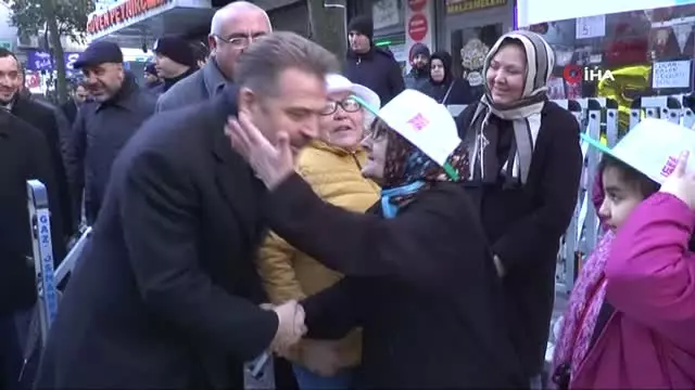 Minik Çevre Elçilerinden Vatandaşlara Doğa Dostu Bez Çanta ve Çam Fidanı Minik Çevre Elçilerinden Vatandaşlara Doğa Dostu Bez Çanta ve Çam Fidanı