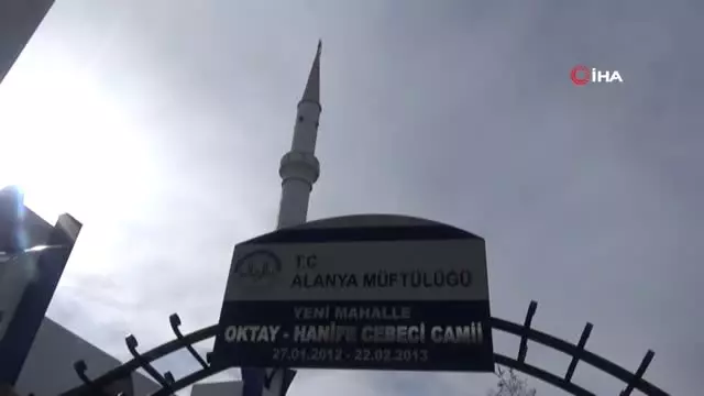 Trafik Kazasında Ölen Yönetmen Orçun Benli'nin Annesi Toprağa Verildi Trafik Kazasında Ölen Yönetmen Orçun Benli'nin Annesi Toprağa Verildi