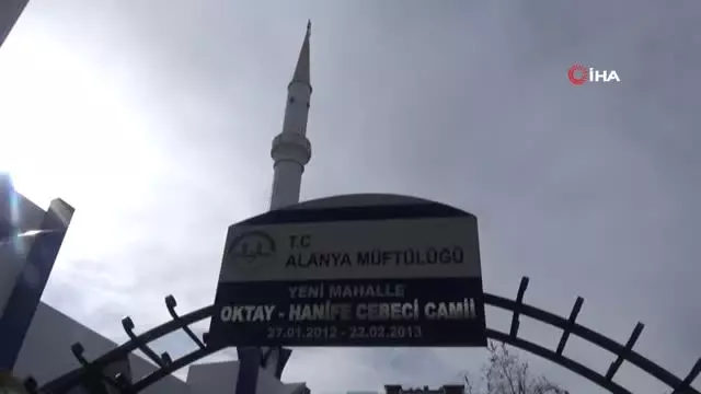 Trafik Kazasında Ölen Yönetmen Orçun Benli'nin Annesi Toprağa Verildi Trafik Kazasında Ölen Yönetmen Orçun Benli'nin Annesi Toprağa Verildi