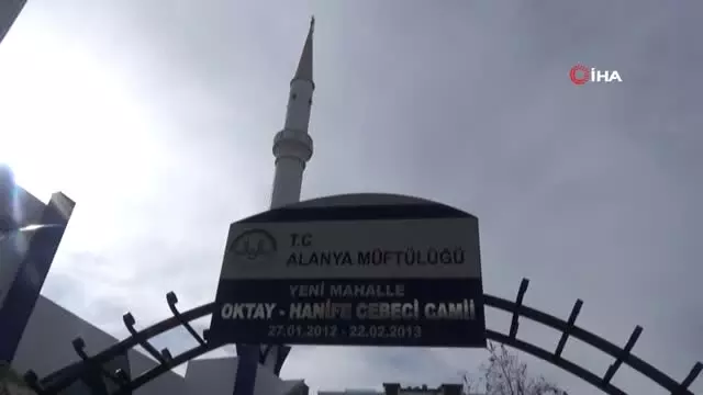 Trafik Kazasında Ölen Yönetmen Orçun Benli'nin Annesi Toprağa Verildi Trafik Kazasında Ölen Yönetmen Orçun Benli'nin Annesi Toprağa Verildi
