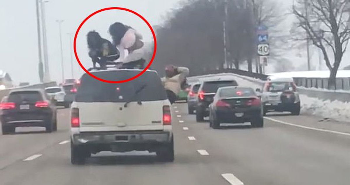 Çılgın Kadınlar, Seyir Halindeki Aracın Üzerinde Kalça Dansı Yaptı