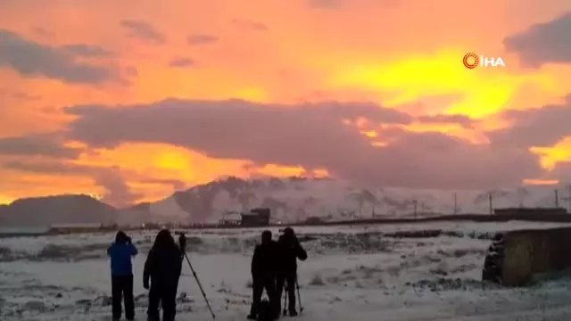 Güneşin Doğuşunu İzlemeye Geliyorlar Güneşin Doğuşunu İzlemeye Geliyorlar
