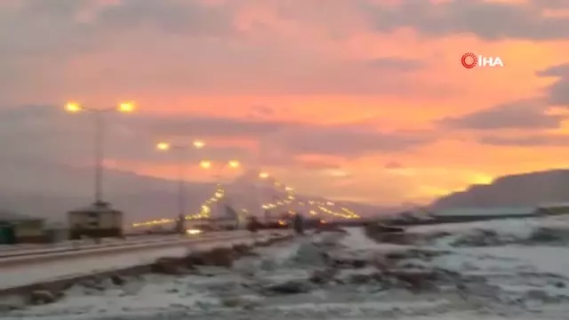 Güneşin Doğuşunu İzlemeye Geliyorlar Güneşin Doğuşunu İzlemeye Geliyorlar
