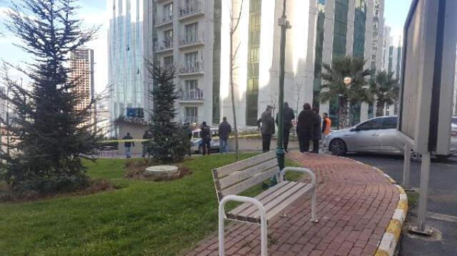 Son Dakika! Esenyurt'ta Siteye Bırakılan Şüpheli Paketten El Bombası ve Mermiler Çıktı