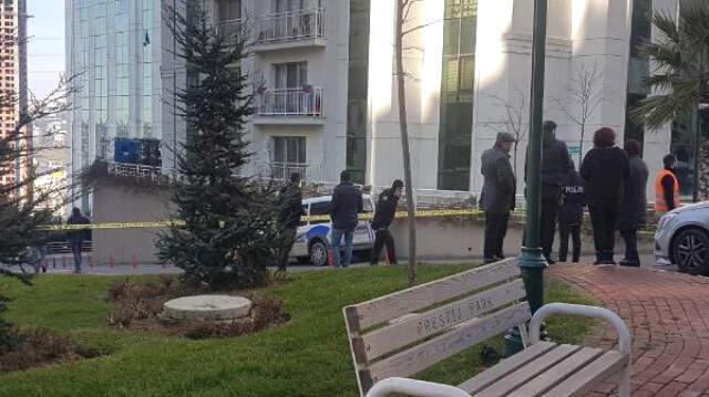 Son Dakika! Esenyurt'ta Siteye Bırakılan Şüpheli Paketten El Bombası ve Mermiler Çıktı