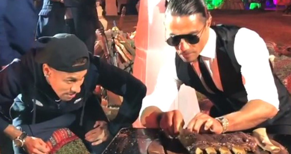 Sosyete Kasabı Nusret Gökçe, Brezilyalı Yıldız Neymar'a Kendi Elleriyle Et Yedirdi