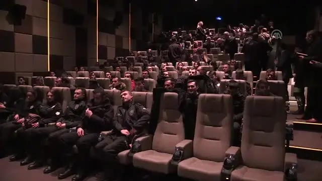 Uşak Valisi Kocabıyık, Polislerle 'Börü' Filmini İzledi Uşak Valisi Kocabıyık, Polislerle 'Börü' Filmini İzledi