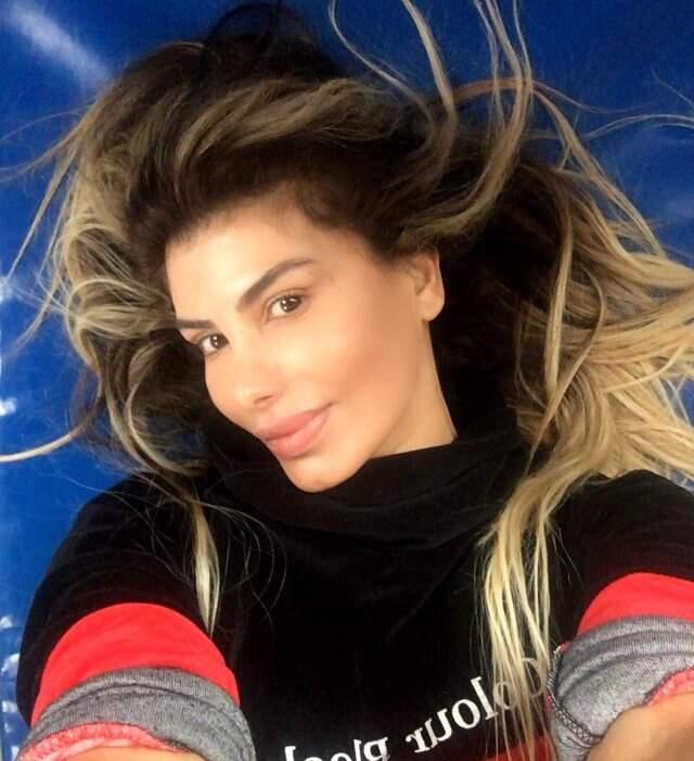 Beyonce'ye Özenen Şarkıcı Hatice, Transparan Kıyafetiyle Dans Etti