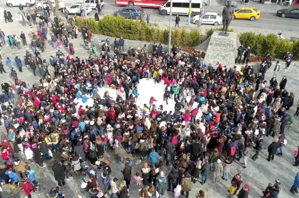Çocuklara Karne Hediyesi Spil Dağı'ndan Kar Çocuklara Karne Hediyesi Spil Dağı'ndan Kar