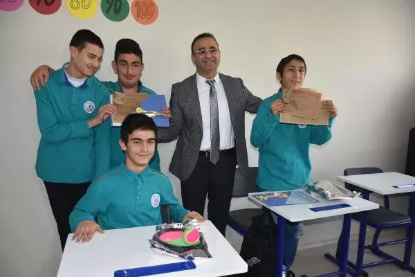 İzmir'de Özel Öğrencilere 'Çam ve Çiçek Tohumlu' Karne
