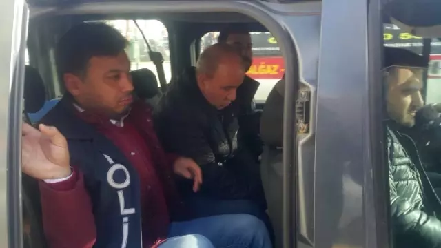 Dönerci Baba, Dansöz Olan Kızı Didem'i Eşit Parçalara Bölüp Buzdolabında Saklamış Dönerci Baba, Dansöz Olan Kızı Didem'i Eşit Parçalara Bölüp Buzdolabında Saklamış