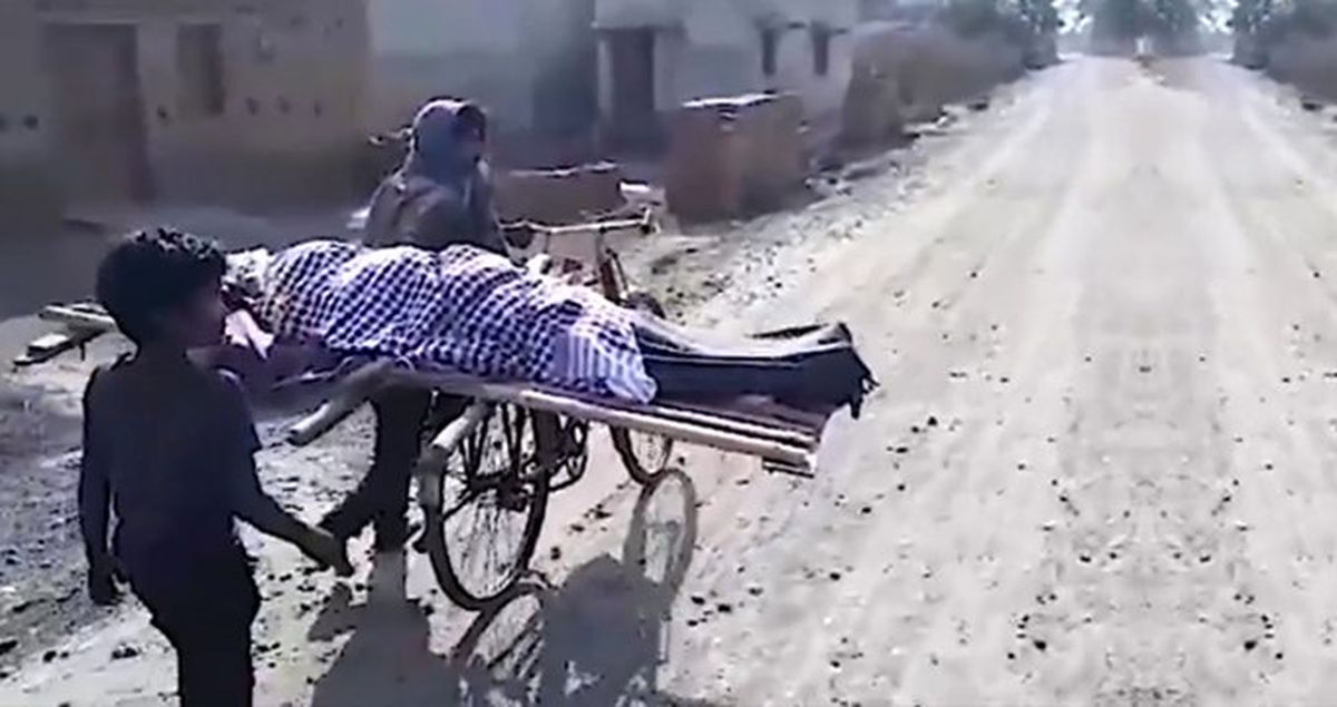 Cenazesine Kimsenin Katılmadığı Annesini, Bisikletiyle 5 Kilometre Taşıyıp Defnetti