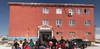 Merkez Haberleri: Karsta köy okulundaki çocuklar badmintonla tanıştı Merkez Haberleri: Karsta köy okulundaki çocuklar badmintonla tanıştı