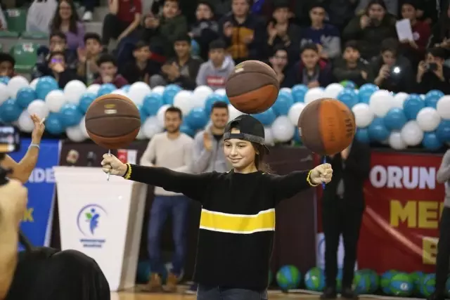 Merkezefendi'de 8. Sınıf Çocuklarına 5 Bin Basketbol Topu Dağıtıldı