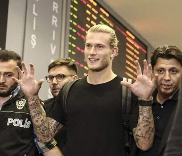 Oyuncu Sinan Çalışkan Esprisiyle Herkesi Kahkahaya Boğdu: Loris Karius Bana da Yürüdü