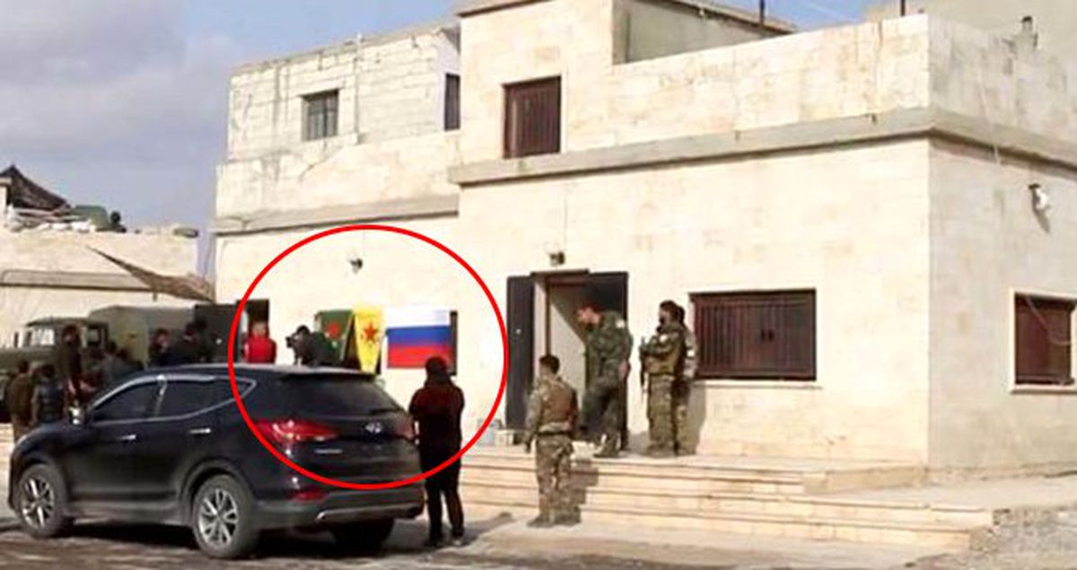 Rus Ordusu ve YPG/PKK'nın Münbiç'te Ortak Devriye Yaptığı Görüntüler Ortaya Çıktı