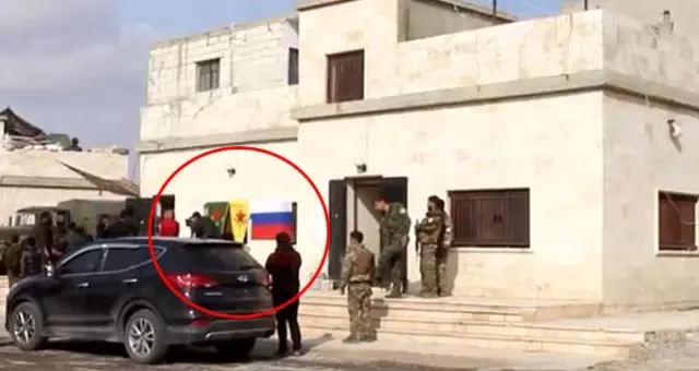 Rus Ordusu ve YPG/PKK'nın Münbiç'te Ortak Devriye Yaptığı Görüntüler Ortaya Çıktı