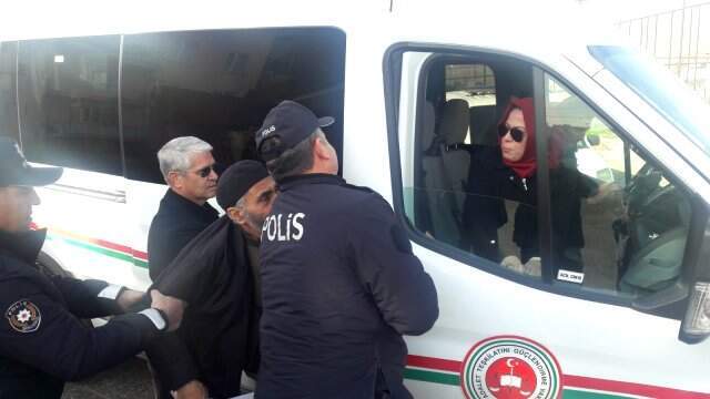16 Yaşındaki Kız 'Gitmek İstemiyorum' Dese de İcra Memurları Zorla Anneyle Görüştürdü