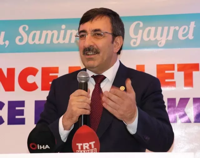 AK Parti Genel Başkan Yardımcısı Yılmaz: 'Ak Parti Bir Hizmet Partisidir, Slogan Partisi Değildir' AK Parti Genel Başkan Yardımcısı Yılmaz: 'Ak Parti Bir Hizmet Partisidir, Slogan Partisi Değildir'