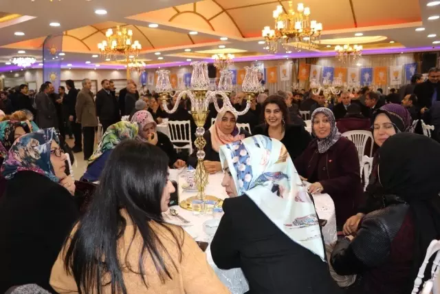AK Parti Genel Başkan Yardımcısı Yılmaz: 'Ak Parti Bir Hizmet Partisidir, Slogan Partisi Değildir' AK Parti Genel Başkan Yardımcısı Yılmaz: 'Ak Parti Bir Hizmet Partisidir, Slogan Partisi Değildir'