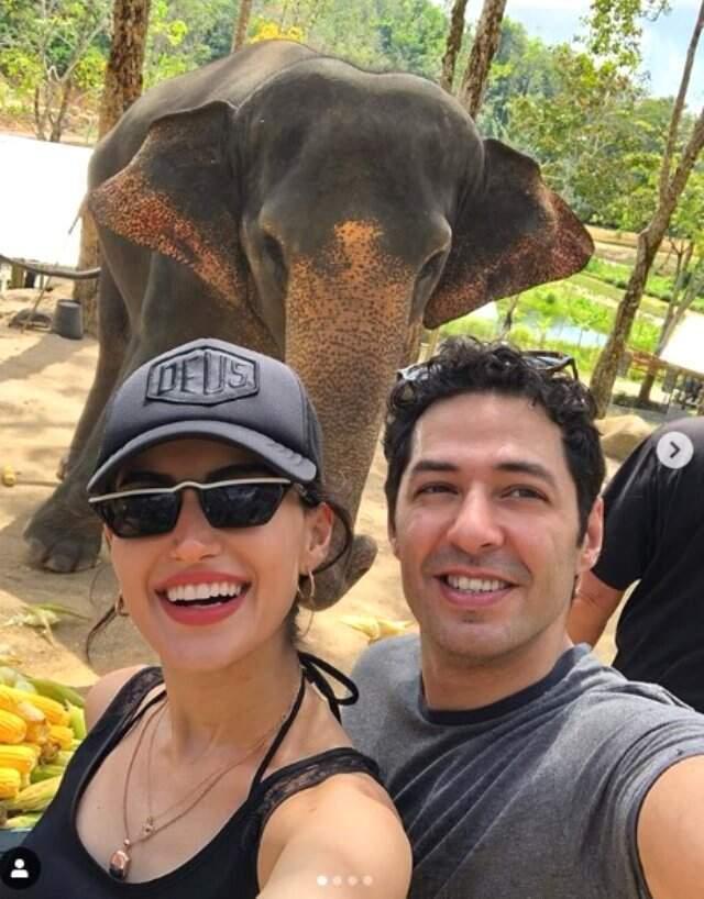 Boşanacakları Söylenen Mert-İdil Fırat Çifti, Fil Yetimhanesini Ziyaret Etti