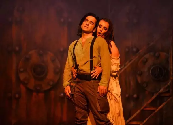Carmen' Kapalı Gişe Prömiyer Yaptı Carmen' Kapalı Gişe Prömiyer Yaptı