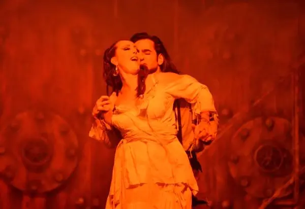 Carmen' Kapalı Gişe Prömiyer Yaptı Carmen' Kapalı Gişe Prömiyer Yaptı