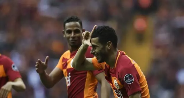 Galatasaray Yönetimi Younes Belhanda'yı Göndermek İsterken, Fatih Terim Yıldız İsmi Kadroda Tutmak İstiyor