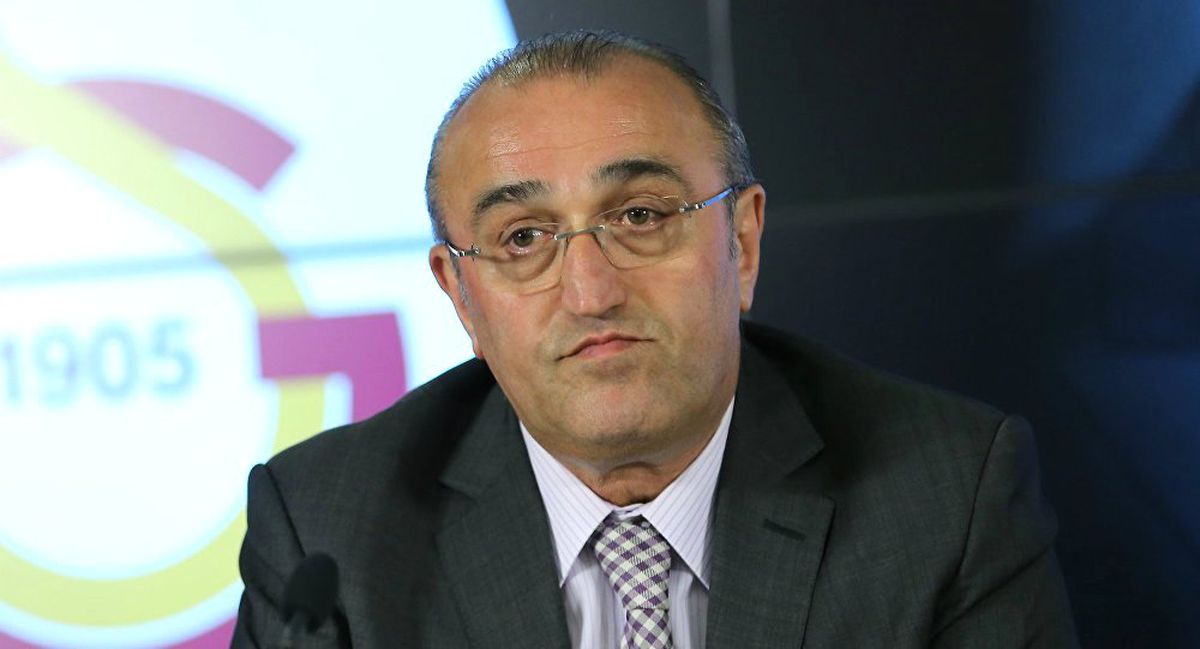 Galatasaraylı Taraftarlar, Abdurrahim Albayrak'a 'Transfer Nerede?' Diyerek Tepki Gösterdi