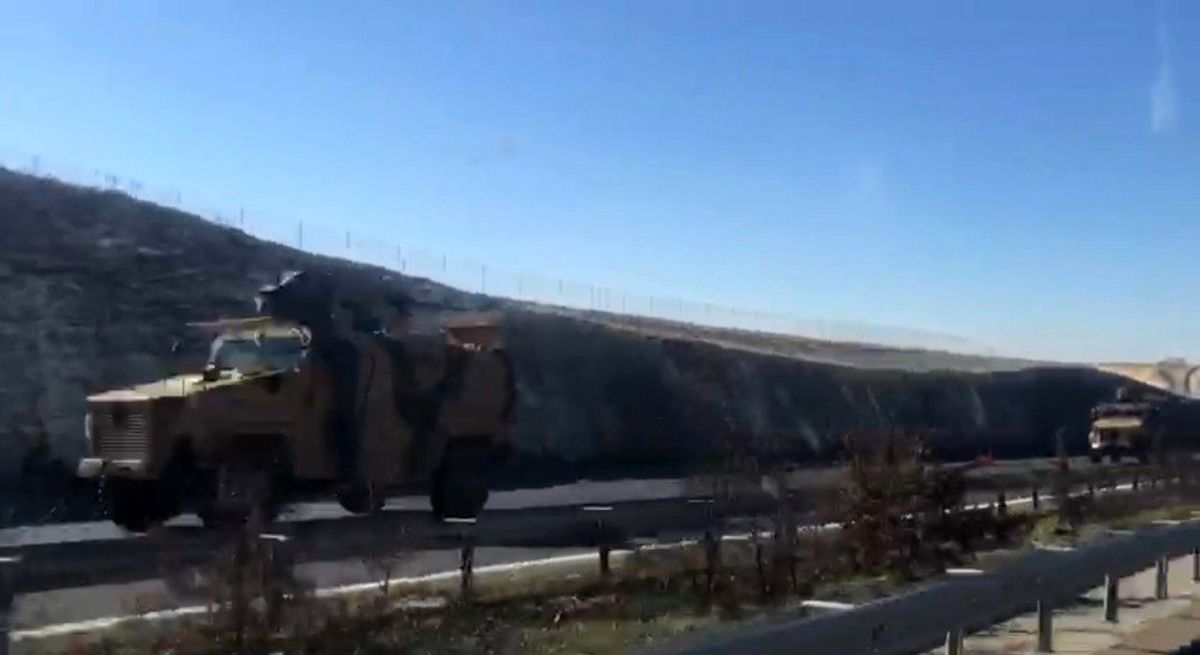 Gaziantep'ten Suriye Sınırına Askeri Sevkiyatı