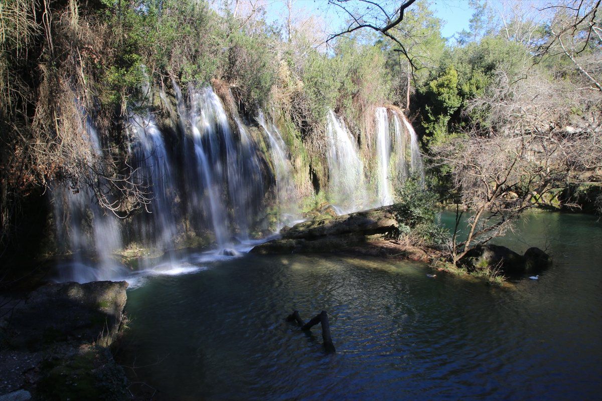 Kurşunlu Şelalesi Kışın da Turistlerin Gözdesi
